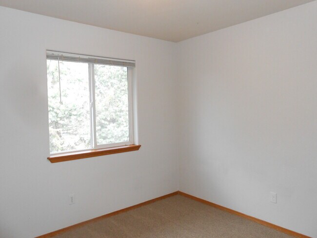 Building Photo - 20946 Lupine Ave