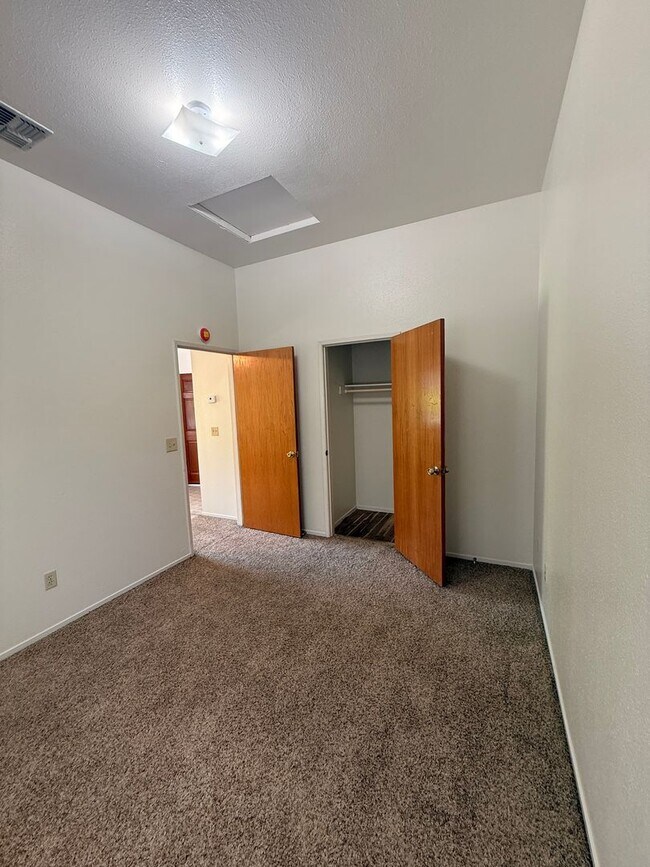 Building Photo - 165 Rio Lindo Ave
