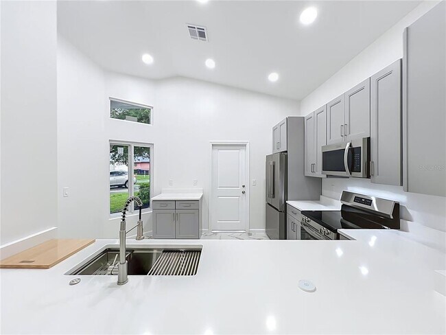 Building Photo - 11148 Pinewood Cove Ln