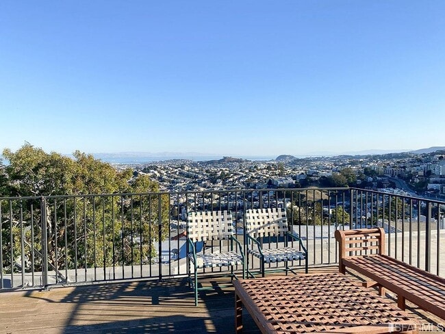Building Photo - 370 Upper Terrace
