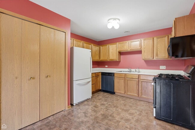 Building Photo - 490 Westwood Ct