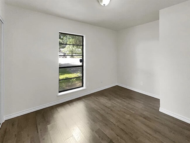 Building Photo - 6102 Lakecrest Dr