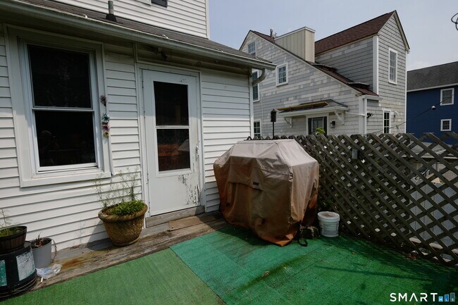 Building Photo - 58 Davis St