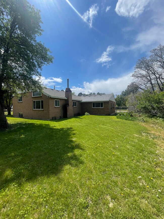Building Photo - Charming Holladay Home in Prime Location