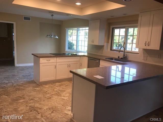 Building Photo - 5 br, 4 bath House - 824 Larchwood Dr