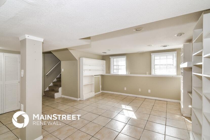Building Photo - 1004 NE Westwind Ct