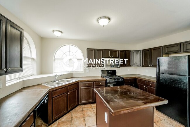Building Photo - 6730 W Nueva Vista Dr