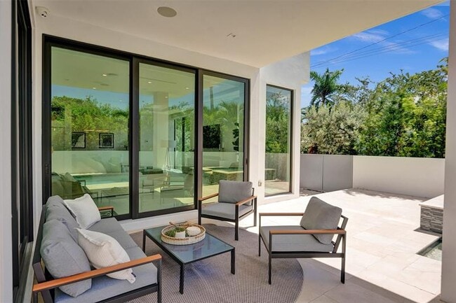 Building Photo - 1111 SE 9th Ave