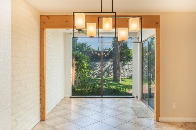 Building Photo - 2921 Valle Vista