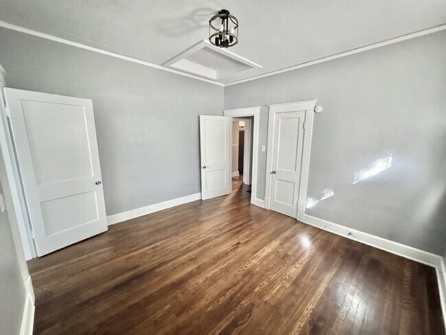 Building Photo - 666 Landis St