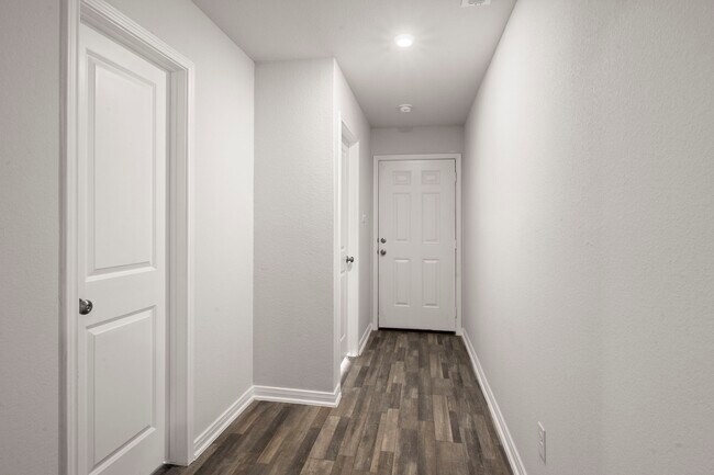 Building Photo - 15555 Taylorcrest Dr