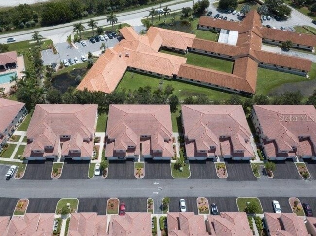 Building Photo - 240 West End Dr