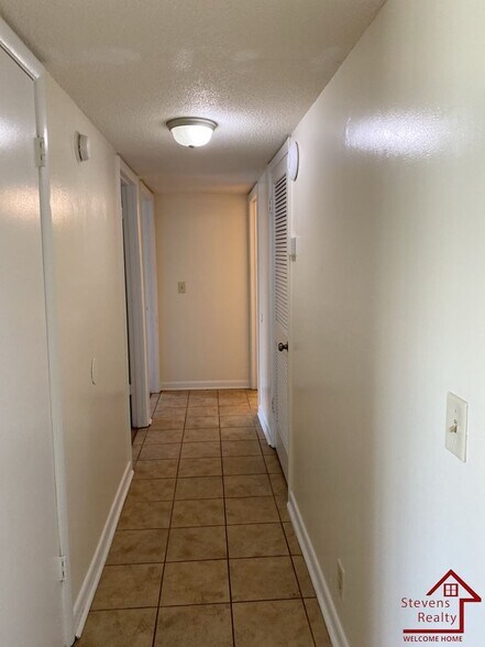 Building Photo - 419 Oriole Dr