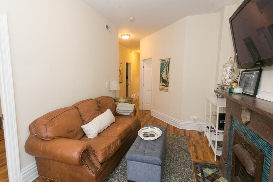 Building Photo - 2137 N Sheffield Ave