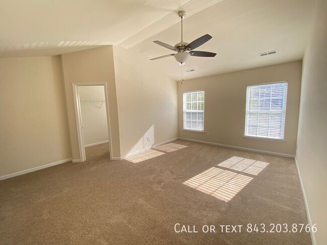 Building Photo - Available Now! Explore this Spacious 3-bed...