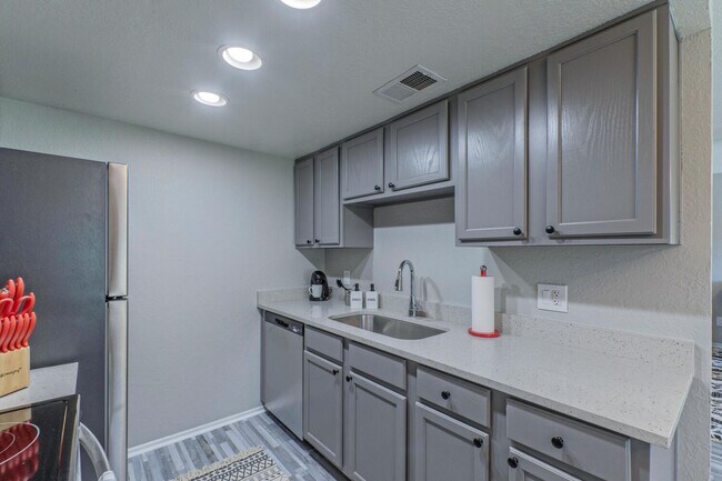 Building Photo - 3402 N 32nd St