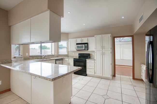 Building Photo - Spacious Tempe 4 bedroom