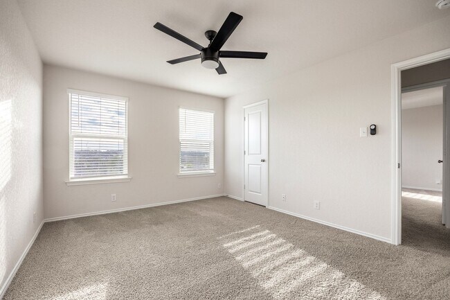 Building Photo - Like New, Open Floorplan, Greenbelt!!!