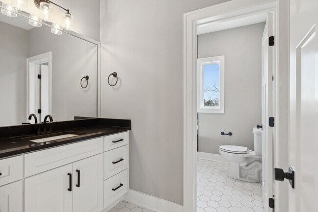Building Photo - 2111 Chadwell Retreat Dr
