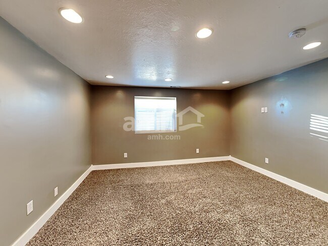 Building Photo - 52 S 1660 W