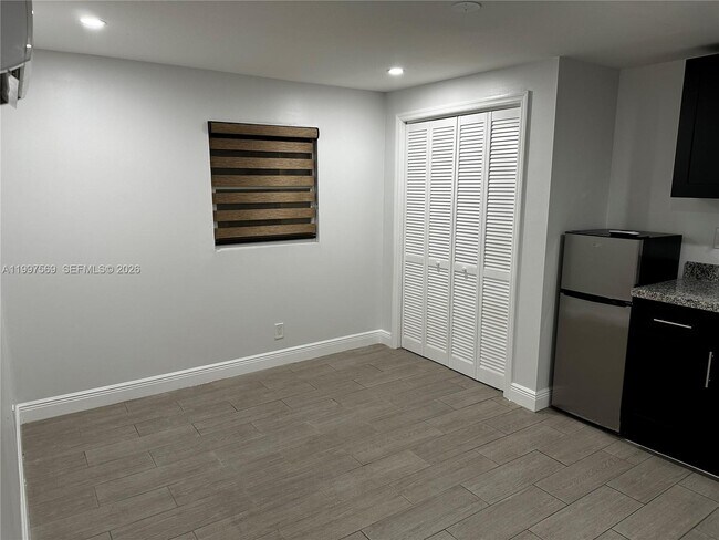 Building Photo - 214 S 57th Ave