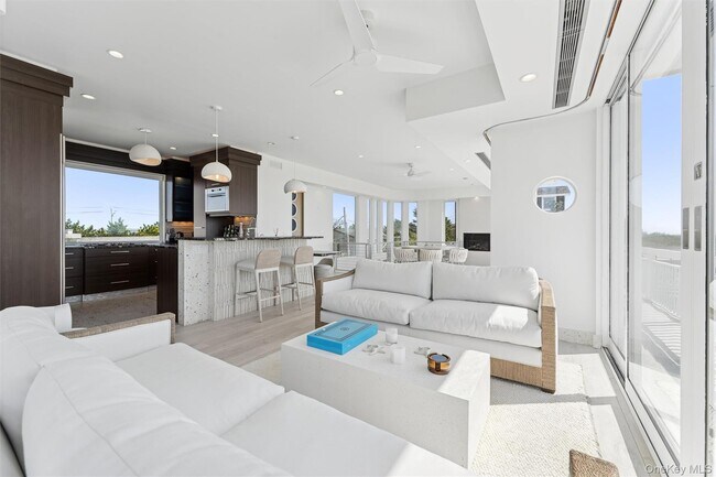 Building Photo - 413B Dune Rd