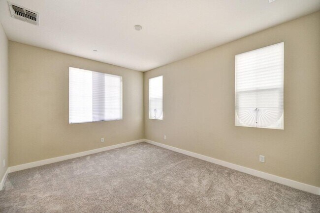 Building Photo - 3 Bed 2.5 Bath 2 Car Garage in Natomas