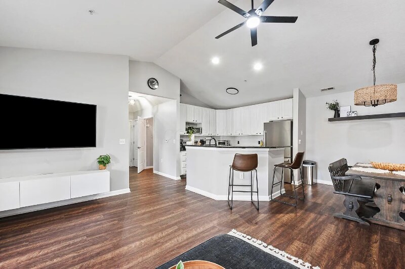 Building Photo - 1695 Berrancher Dr