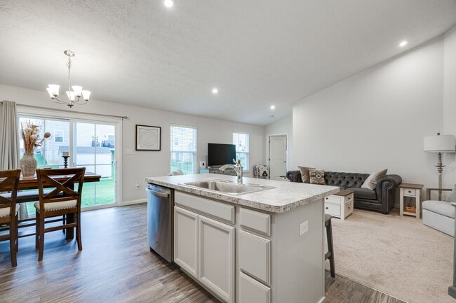 Building Photo - 194 Cresting Rd