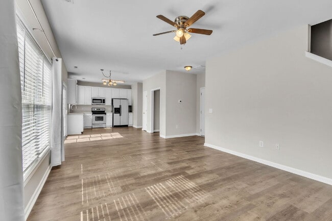 Building Photo - Stunning 4-Bed Home with Modern Kitchen, Bonus Space & Pool Access in Long Creek Plantation