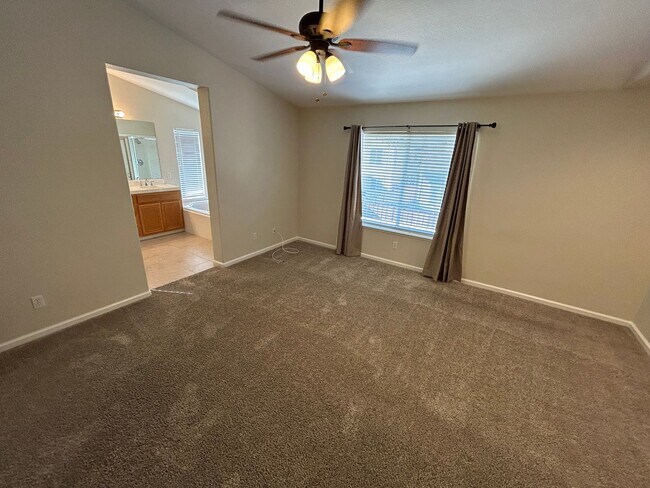 Building Photo - Spacious 4 Bed 3 Bath Home in Garin Community