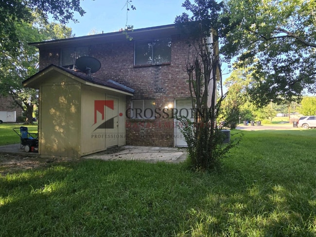 Building Photo - Available Now! Spacious 2-Bedroom, 1.5-Bath Townhome in White Oak!