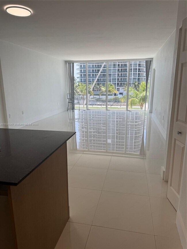 Building Photo - 10275 Collins Ave