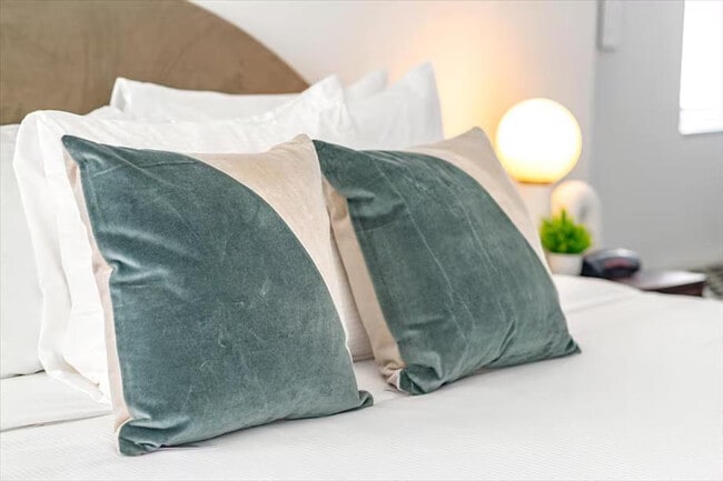 Building Photo - 1701 Alton Rd