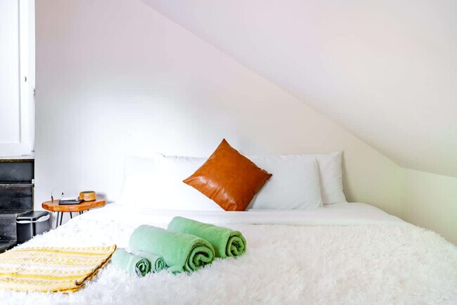 Building Photo - 241 W Water St