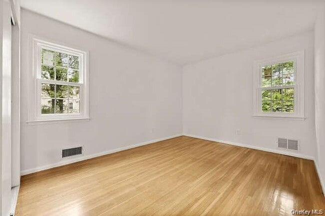 Building Photo - 93 Seton Dr