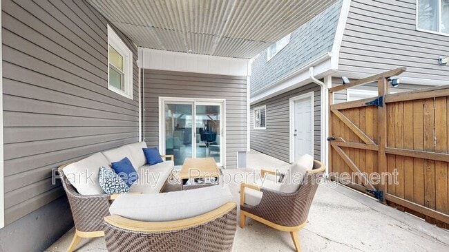 Building Photo - 3090 S Marion St