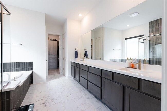 Building Photo - 2905 Canto Trce