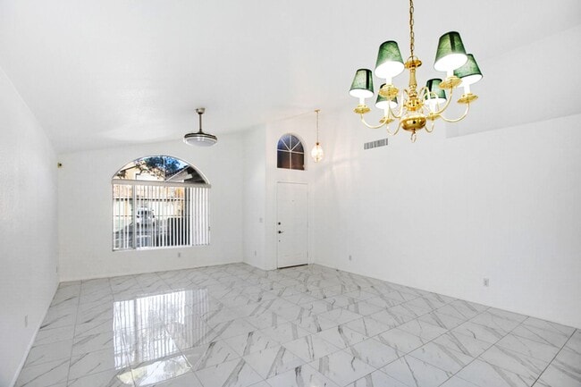 Building Photo - Single Story, 3 Bedroom, Peccole Ranch Beauty