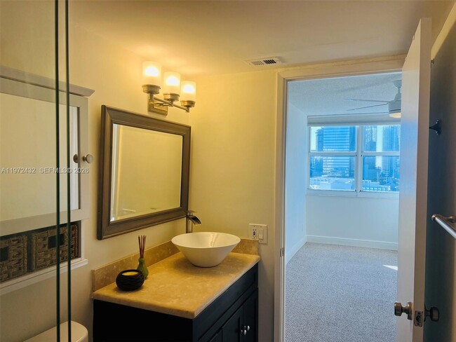 Building Photo - 770 Claughton Island Dr