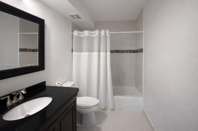 Building Photo - 400 Kings Point Dr