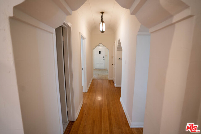 Building Photo - 1210 S La Jolla Ave