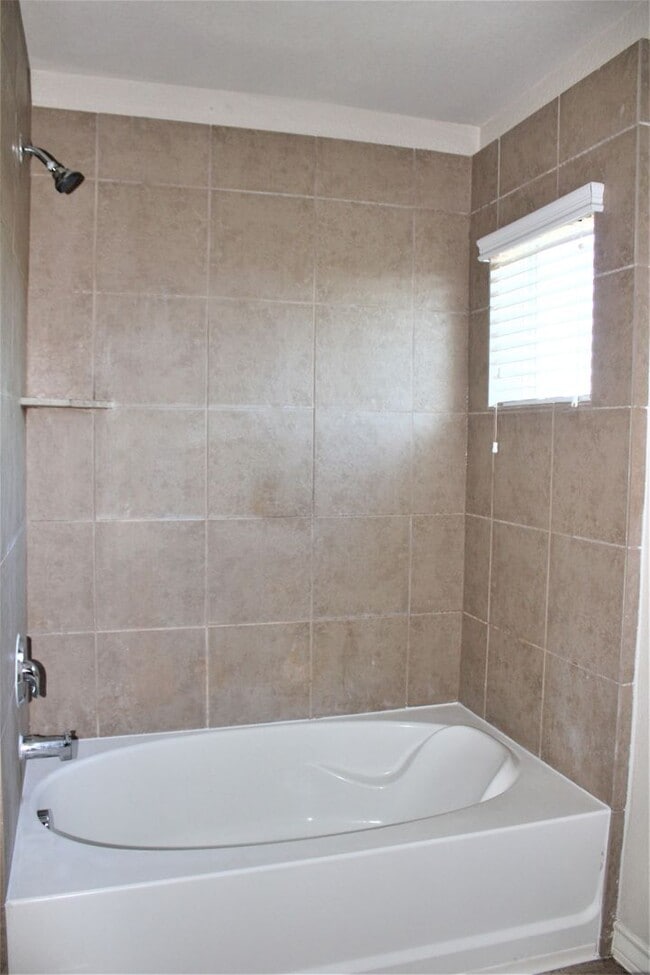 Building Photo - MEADOW OAKS