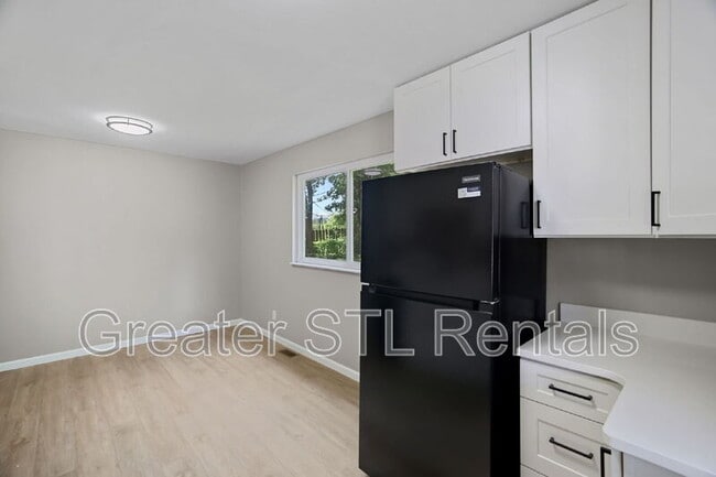 Building Photo - 2115 Campus Dr