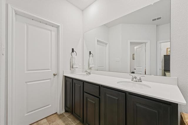 Building Photo - 585 Concho St