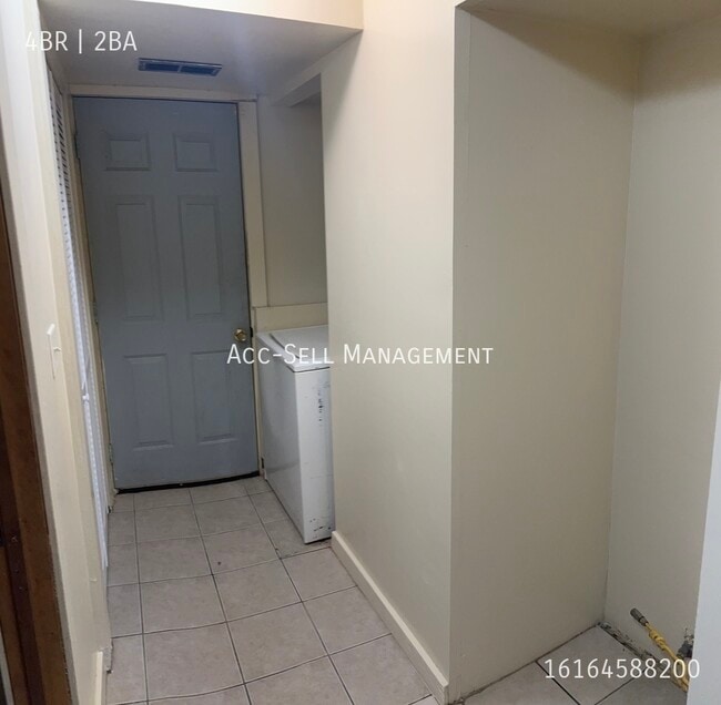 Building Photo - 530 Hall St SE