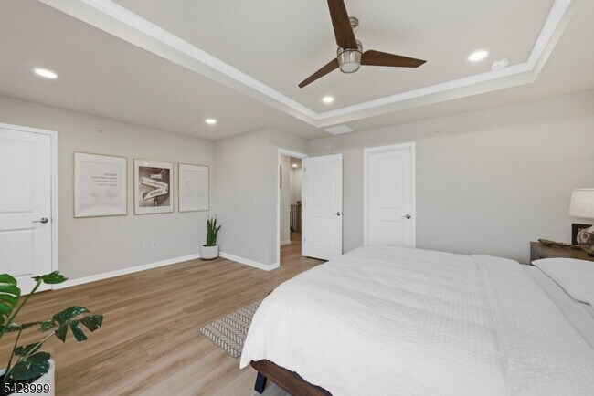 Building Photo - 19 Dahlia Dr