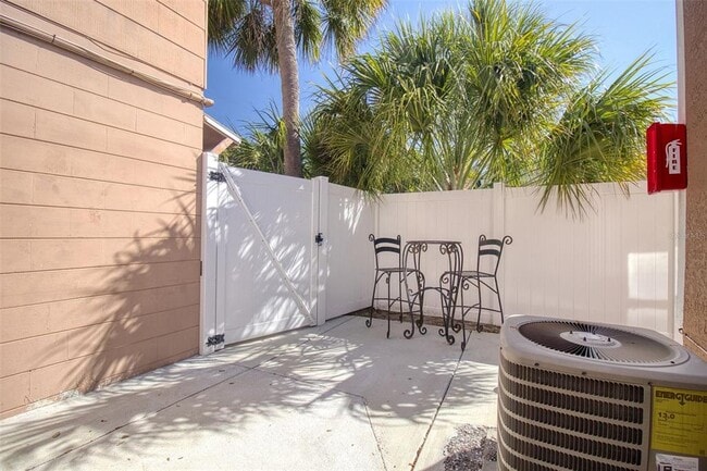 Building Photo - 675 16th Ave S