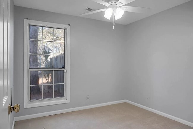 Building Photo - 1084 Willowood Ave