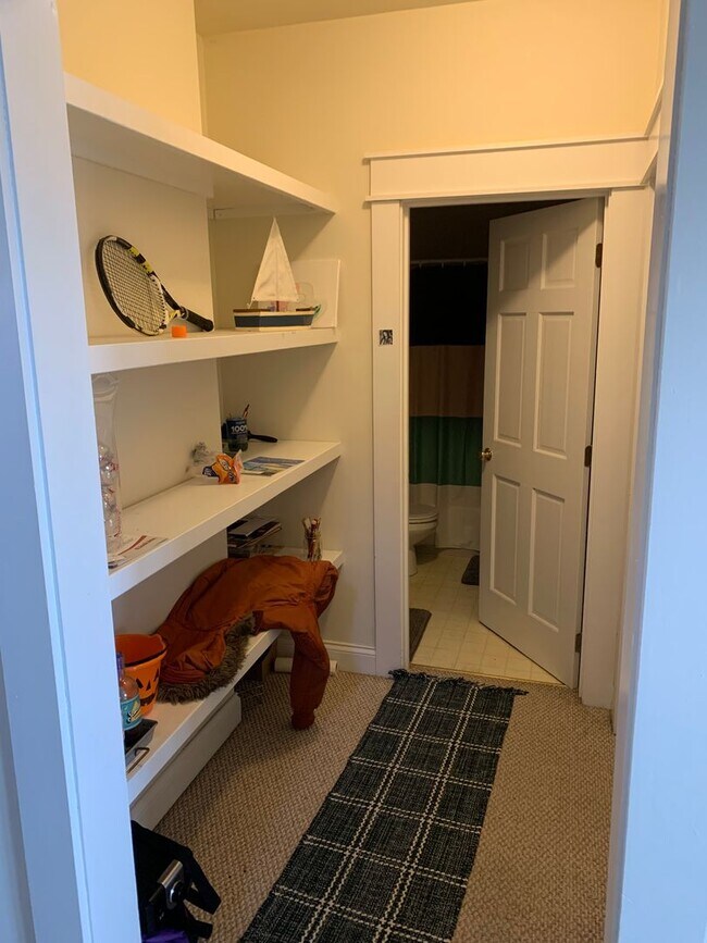 Building Photo - Spacious 2 bed/3 bath Home near Switchyard Park!